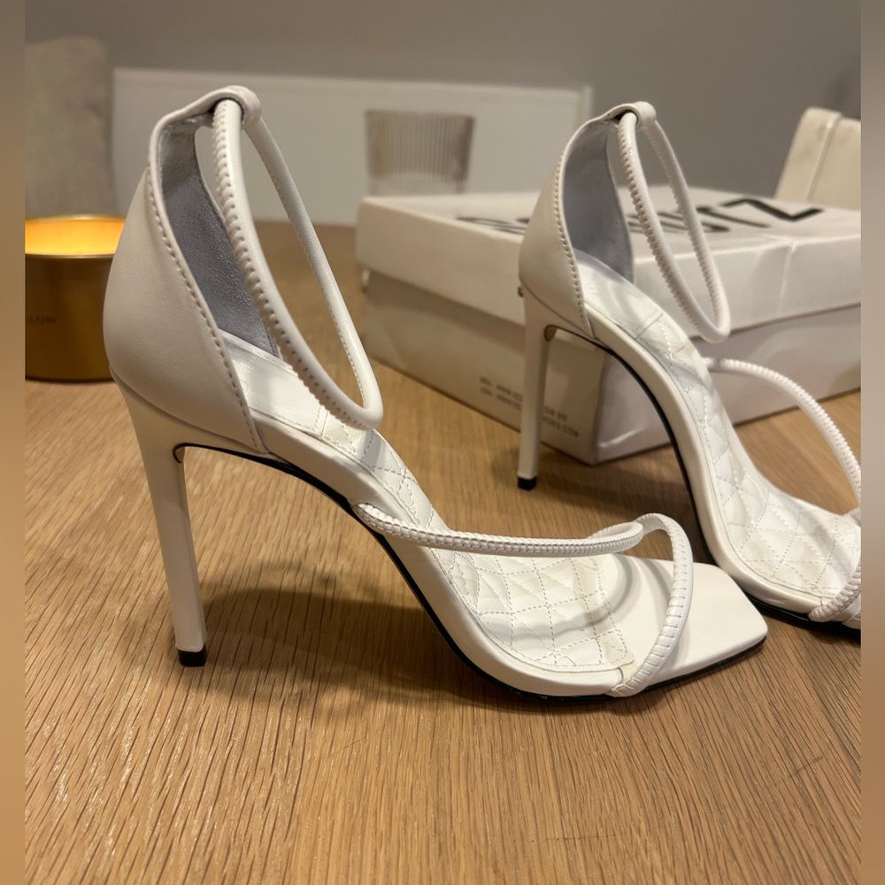 Brand new SCHUTZ pumps